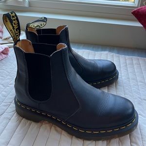 Dr Martens Women’s Chelsea Boot, Black, size 8